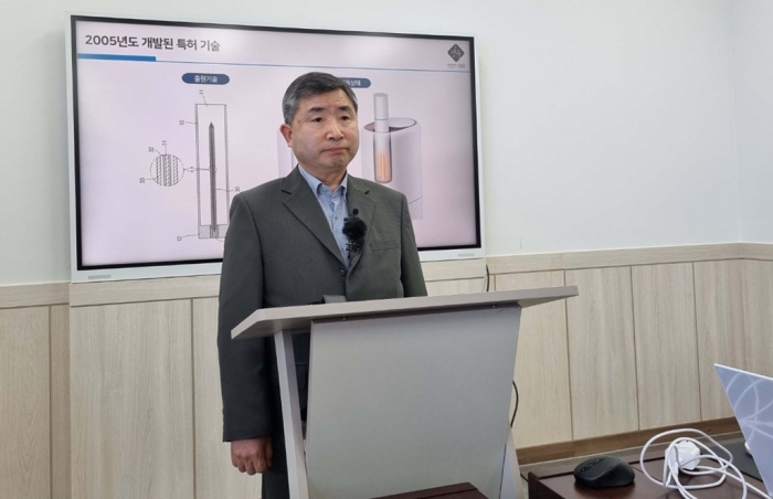 Kwak　Dae-geun,　a　former　KT&G　researcher,　speaks　to　the　press　on　April　24,　2024,　at　the　Jaeyou　Lawfirm　office　in　Daejeon,　South　Korea　(Courtesy　of　Yonhap)