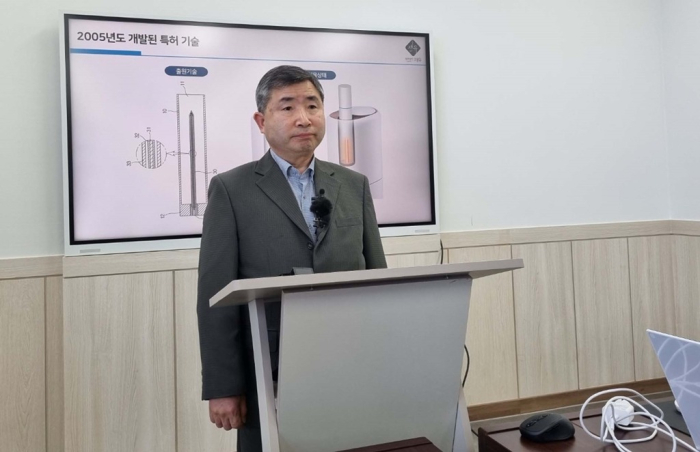 Kwak Dae-geun, a former KT&G researcher, speaks to the press on April 24, 2024, at the Jaeyou Lawfirm office in Daejeon, South Korea (Courtesy of Yonhap)