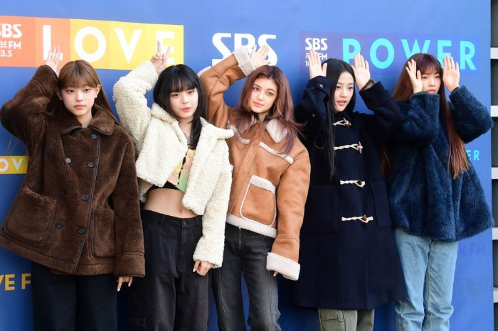 NewJeans, a five-member girl group