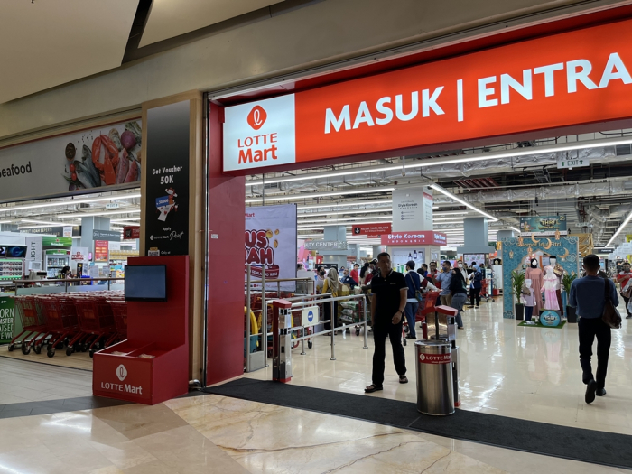 Lotte　Mart’s　Gandaria　City　Mall　hypermarket　in　Indonesia