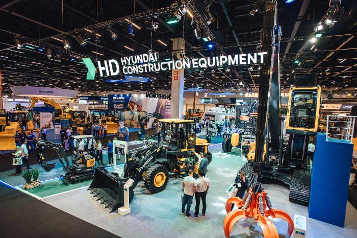 HD　Hyundai　Construction　Equipment　booth　at　M&T　Expo　in　Sao　Paulo,　Brazil　(Courtesy　of　Yonhap)
