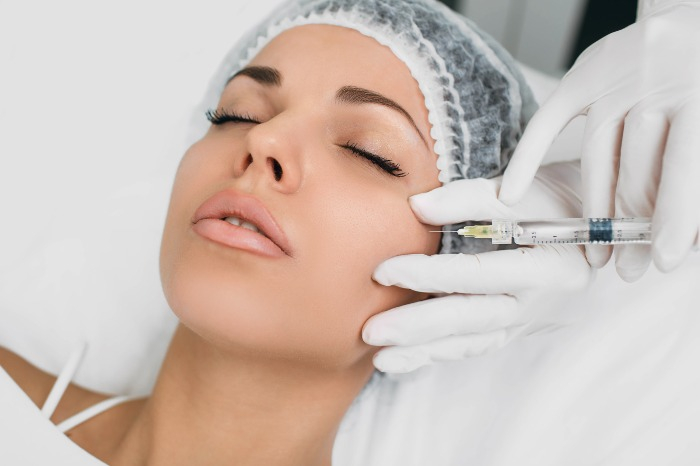 A　patient　receiving　an　injection　of　botulinum　toxin　(Courtesy　of　Getty　Images)