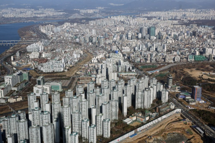 A　bird's-eye　view　of　apartments　in　Seoul