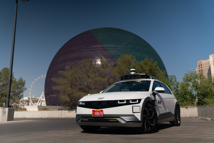 Motional's　IONIQ　5　robotaxi　in　front　of　the　Sphere　in　Las　Vegas　(Courtesy　of　Motional)