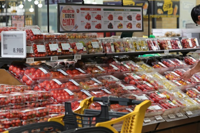South Korea's consumer prices fall to the 2% level for the first time in three months in April