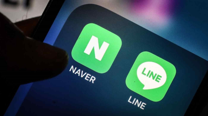Mobile　messenger　app　Line　(right)　is　indirectly　owned　by　Korea's　Naver　and　Japan's　SoftBank　(Courtesy　of　Nikkei)