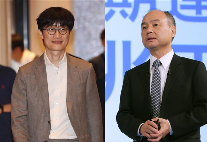 Lee　Hae-jin　(left),　founder　and　global　investment　officer　of　Naver,　and　Masayoshi　Son,　founder　and　CEO　of　SoftBank