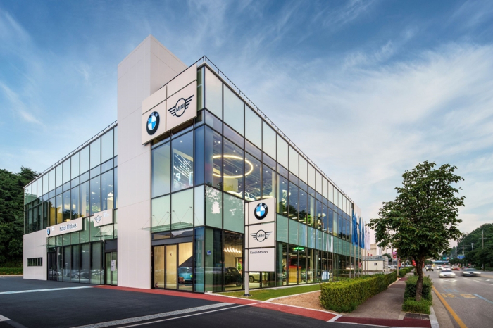 Kolon　Motors,　the　official　dealer　of　BMW's　MINI　cars　in　Korea,　opens　a　new　showroom　in　Gangneung,　northeast　of　Seoul,　in　August　2023
