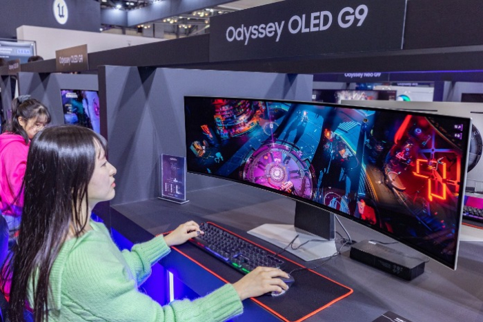 Samsung tops global OLED market in one year