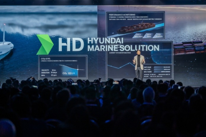 HD　Hyundai's　Vice　Chairman　Chung　Kisun　speaks　about　HD　Hyundai　Marine　Solution's　data　business　at　CES　in　January　2024　(Courtesy　of　HD　Hyundai)