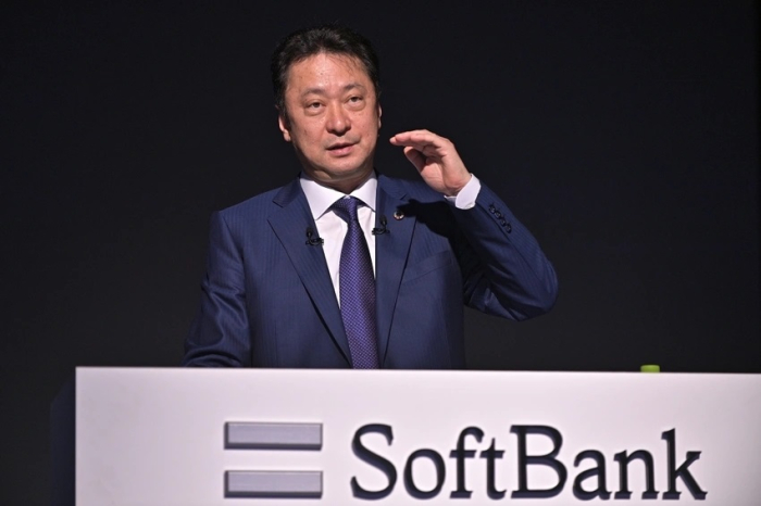 SoftBank　CEO　Junichi　Miyakawa　presents　the　company's　earnings　results　(Courtesy　of　SoftBank)