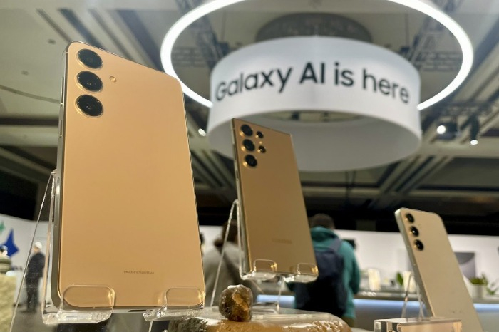 Samsung hits highest US smartphone market share in 4 years