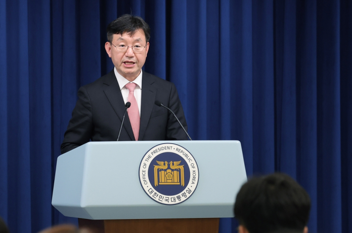 Sung　Tae-yoon,　director　of　national　policy　at　South　Korea's　presidential　office,　holds　a　press　briefing　on　Seoul's　response　to　the　Naver-Line　incident　on　May　13,　2024
