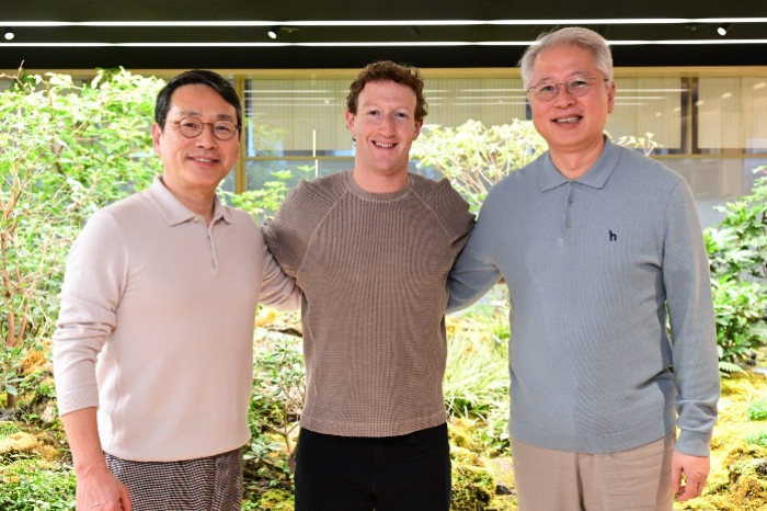 LG Electronics CEO Cho Joo-wan (left) meets with Meta CEO Mark Zuckerberg on Feb. 28, 2024 (Courtesy of LG Electronics)