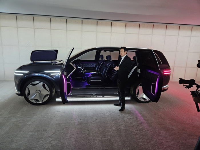 Genesis　Neolun　electric　SUV　Concept　interior