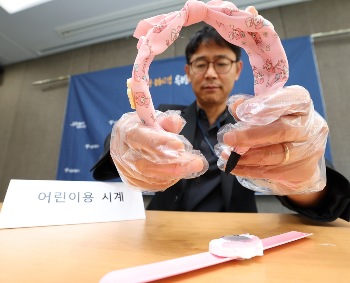 Some goods purchased via Chinese online shopping malls are found to contain toxic substances (Courtesy of Yonhap)