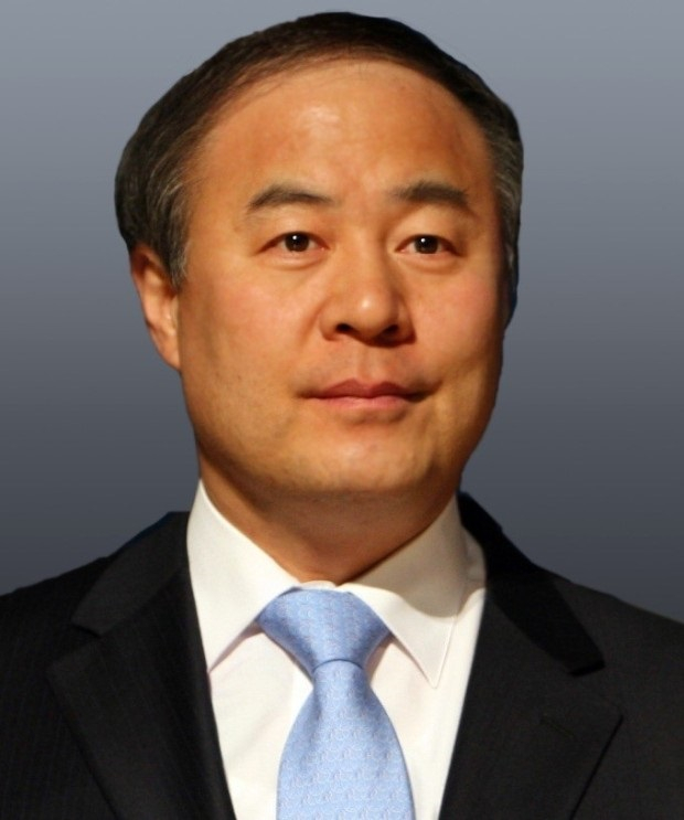 Samsung's new chip business head Jun Young-hyun