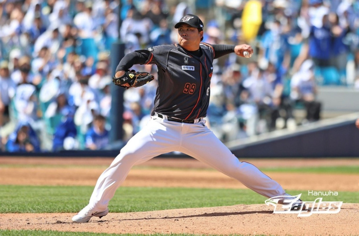 Ryu　Hyun-jin　pitches　for　the　South　Korean　professional　baseball　team　Hanwha　Eagles　(Courtesy　of　Yonhap)
