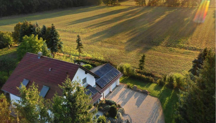 A　US　home　equipped　with　Qcells’　residential　solar　energy　system　(File　photo)