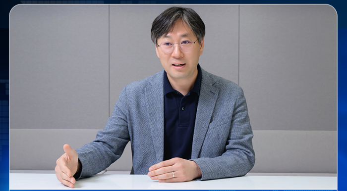 Samsung's product planning team executive Hyun Jae-woong explains its V9 NAND product during an in-house interview in May 2024