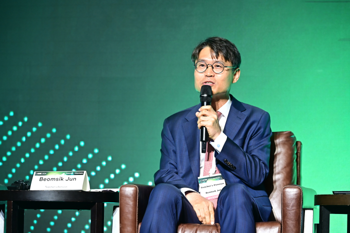 Teachers'　Pension　CIO　Jun　Beom-sik　speaks　at　ASK　2024　on　May　21
