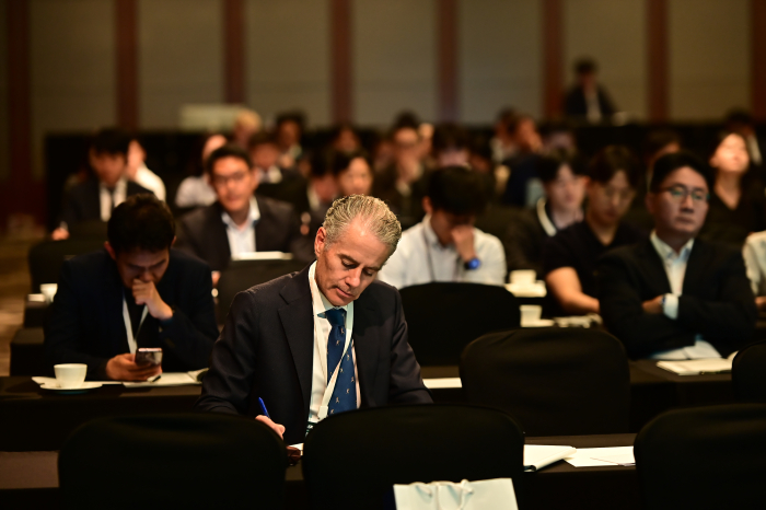 Attendees of a GP panel session on private debt and equity at ASK 2024 on May 21