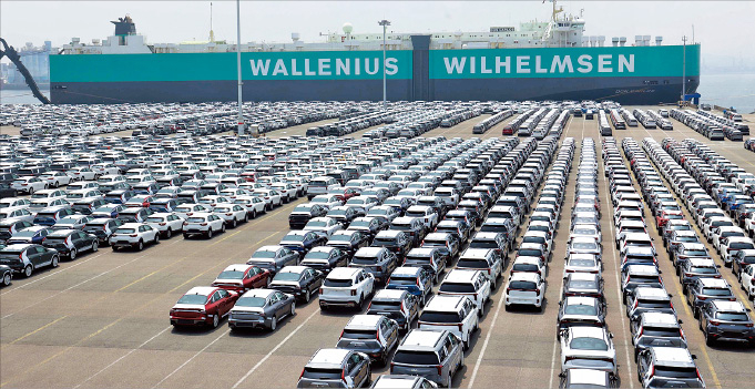 Kia vehicles parked at a seaport in Pyeongtaek for exports