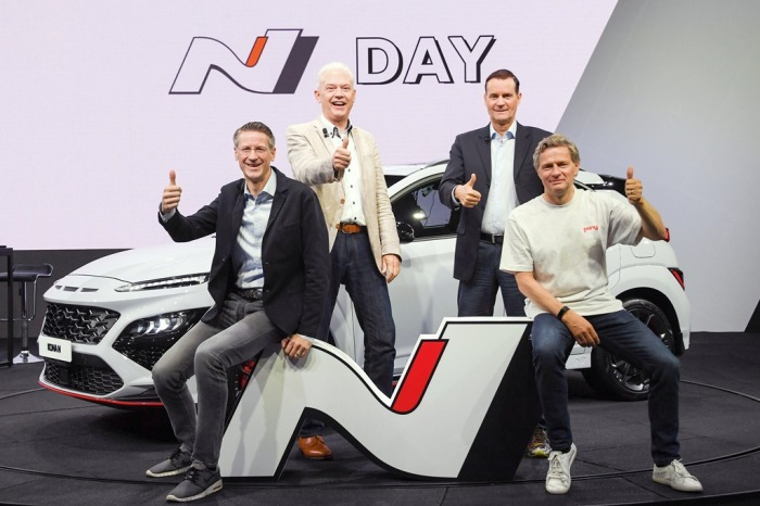 Albert Biermann (second left), former Hyundai president and head of the R&D division, poses alongside other company executives in front of the Hyundai Kona N, a high-performance SUV (Courtesy of Hyundai Motor)