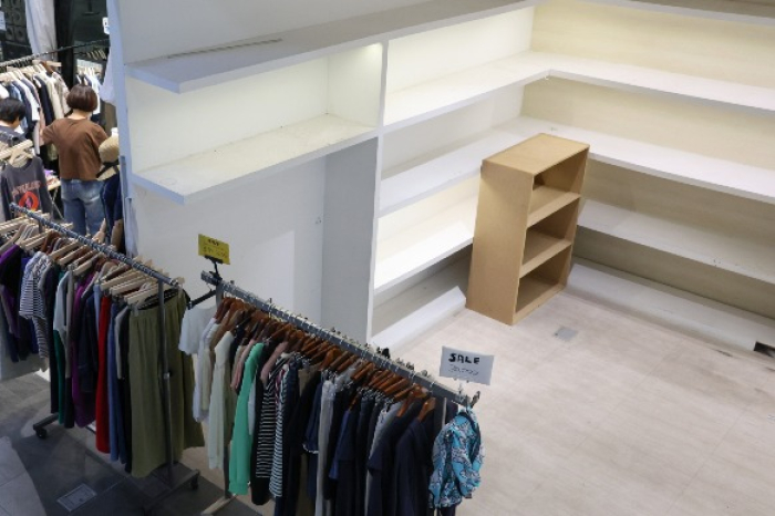 Inside　the　Maxtyle　shopping　mall