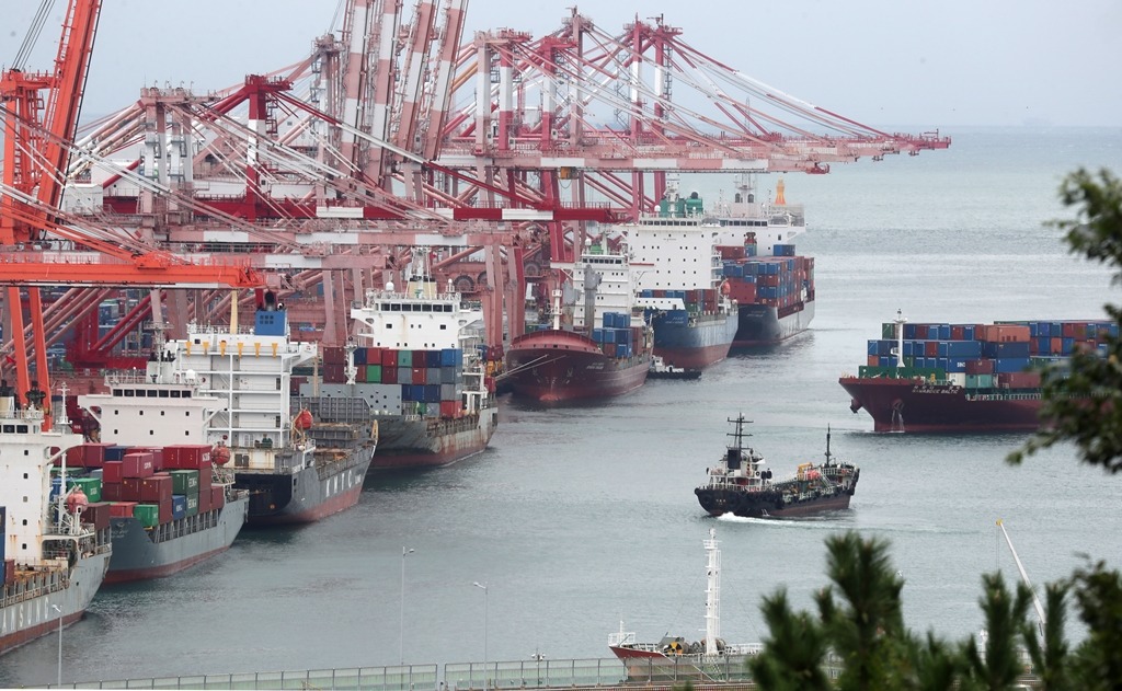 Korea’s exports at 22-month high in May on chips, cars