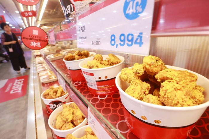 Fried chicken at a hypermarket in Seoul (File photo, courtesy of Yonhap)