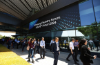 Samsung to launch 3D HBM chip packaging service in 2024
