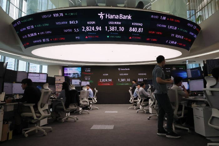 Hana　Bank’s　trading　floor　in　Seoul　on　July　5,　2024　(Courtesy　of　Yonhap) 