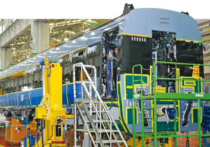 High-speed　train　manufactured　at　Hyundai　Rotem’s　plant　in　Changwon,　South　Gyeongsang　Province　(Courtesy　of　Hyundai　Rotem)