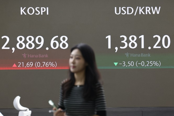 The won opened domestic trade at 1,381.9 to the dollar ahead of BOK's rate decision on Thursday