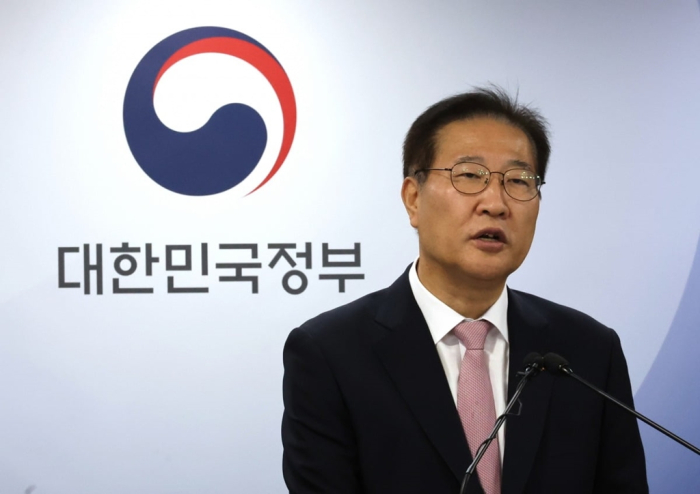 South Korean Justice Minister Park Sung-jae says the ministry is challenging the PCA's ruling in favor of Mason Capital over a Samsung merger