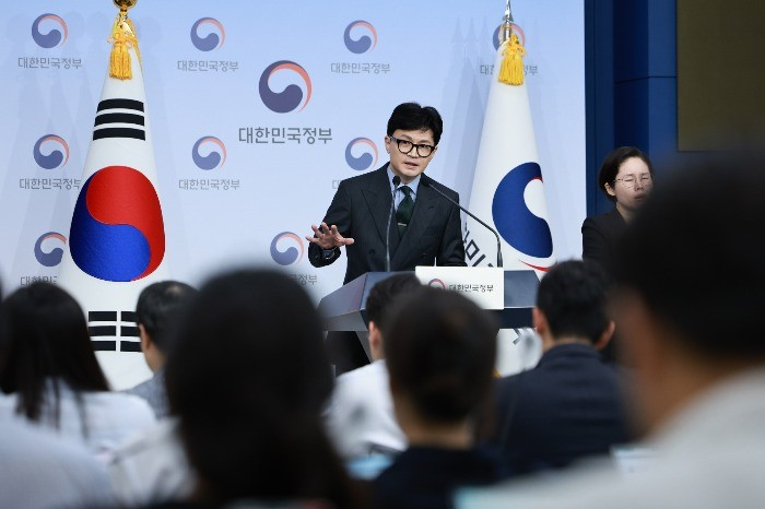 Then-Justice Minister Han Dong-hoon explains the ministry's request to revoke the PCA tribunal's ruling in favor of Elliot on July 18, 2023 (Courtesy of Yonhap)
