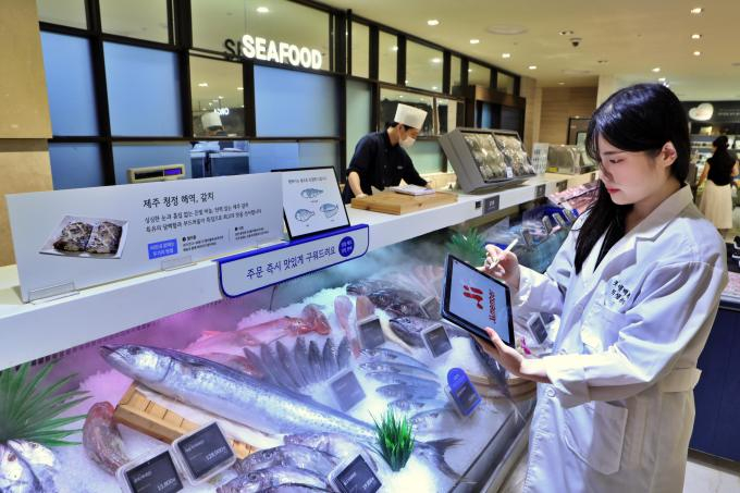 Lotte Dept. Store introduces AI for internal operations