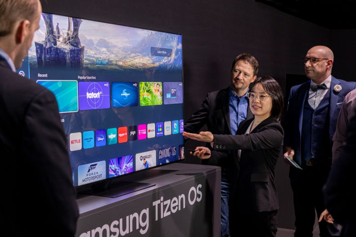 Samsung showcases its Tizen OS at a 2024 tech seminar in Europe