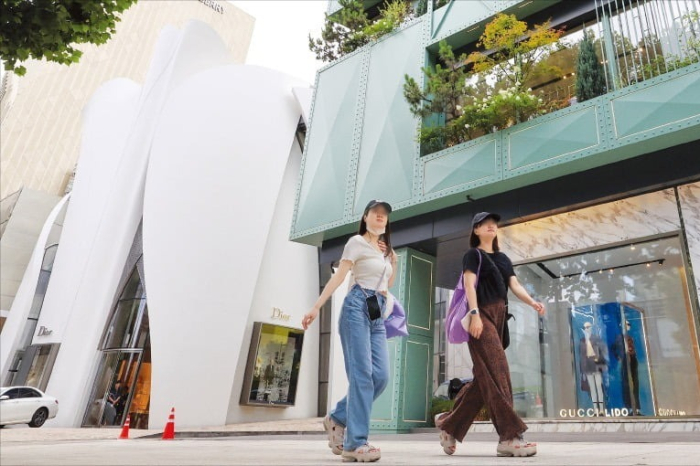Consumers walking on the street in Cheongdam-dong, an affluent neighborhood in southern Seoul