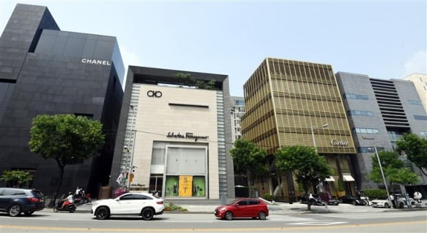 Luxury brand stores in Cheongdam-dong, Seoul (Courtesy of Yonhap)