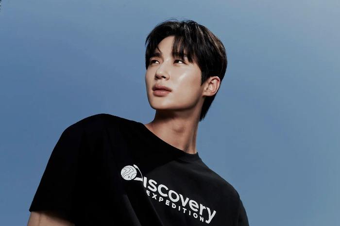 Byeon Woo-seok, a new Discovery Expedition model, rises to stardom after staring the romantic TV series “Lovely Runner” in 2024