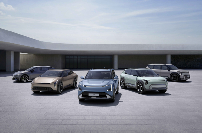 The EV6 GT (far left), EV4 concept (second from left), the EV5 (center), the EV3 concept (second from right), and the EV9 GT-line (Courtesy of Kia)