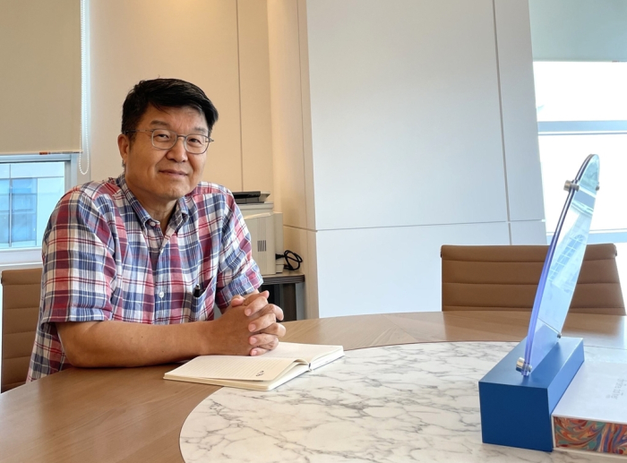 Sapien Semiconductors CEO Lee Myung-hee with the chip design firm's LEDoS CMOS backplane product sample