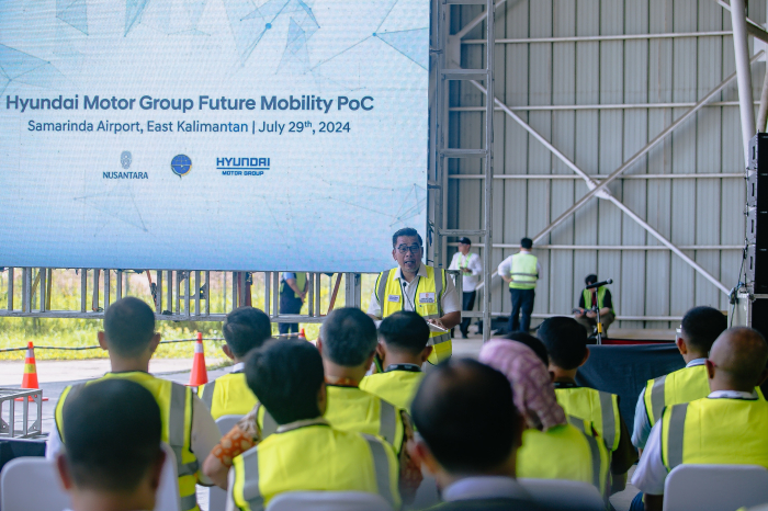 Mohammed Ali Berawi (center), deputy of Green and Digital Transformation of Indonesia's Nusantara CapitalAuthority gives a presentation during Hyundai's future mobility technology demo in 2024 (Courtesy of Hyundai Motor)