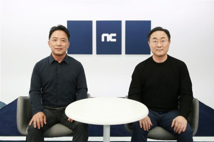 Kim　Taek-jin　(left),　founder　and　co-CEO　of　NCSOFT　and　co-CEO　Park　Byungmoo