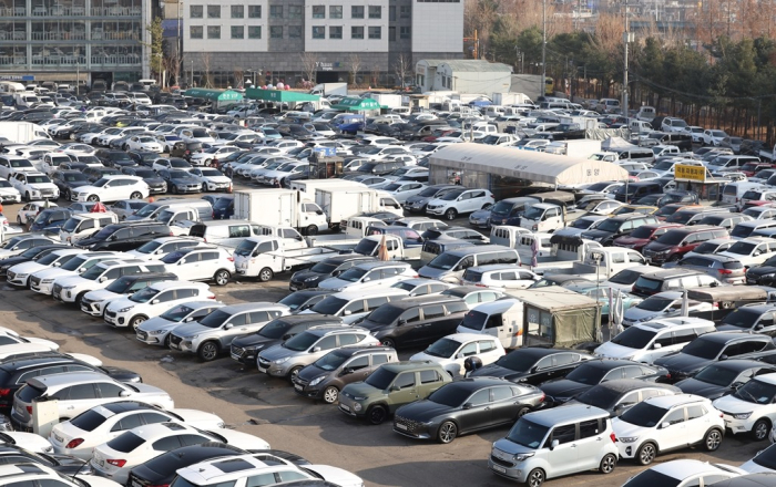 Used　cars　parked　in　Janganpyeong,　Seoul,　South　Korea's　largest　secondhand　car　market　(File　photo　by　Sol　Lee)