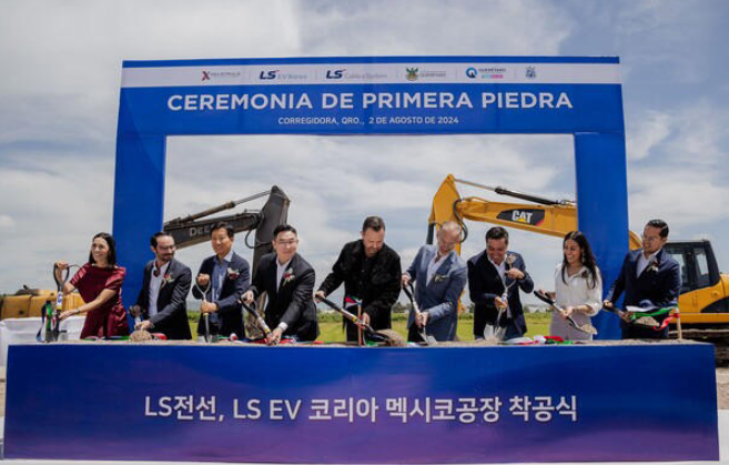 Koo Bon-kyu (fourth from left), CEO of LS Cable & System, joined the groundbreaking ceremoney for new plants in Mexico on August 2 (Courtesy of LS Cable & System)