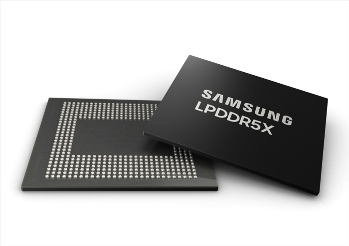 (Courtesy　of　Samsung　Electronics)