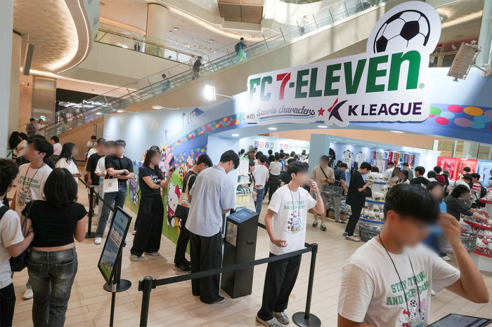 A long line forms outside 7-Eleven's pop-up store within Lotte World Tower